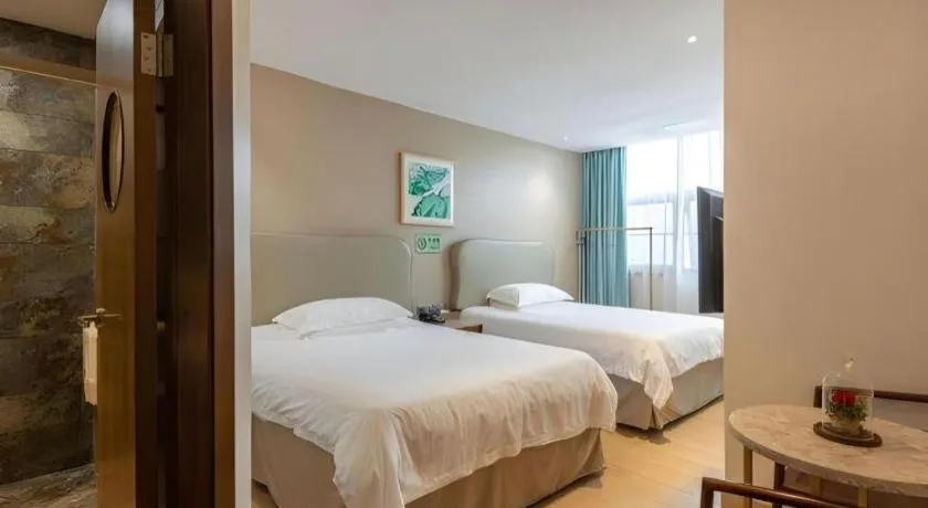 Bed in Leisurely Hotel Shenzhen