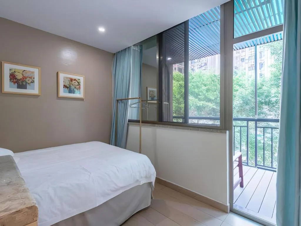 Bed in Leisurely Hotel Shenzhen