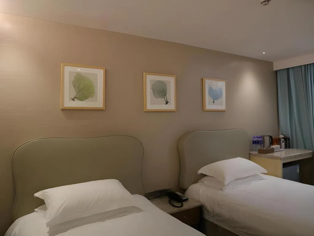 Bed in Leisurely Hotel Shenzhen