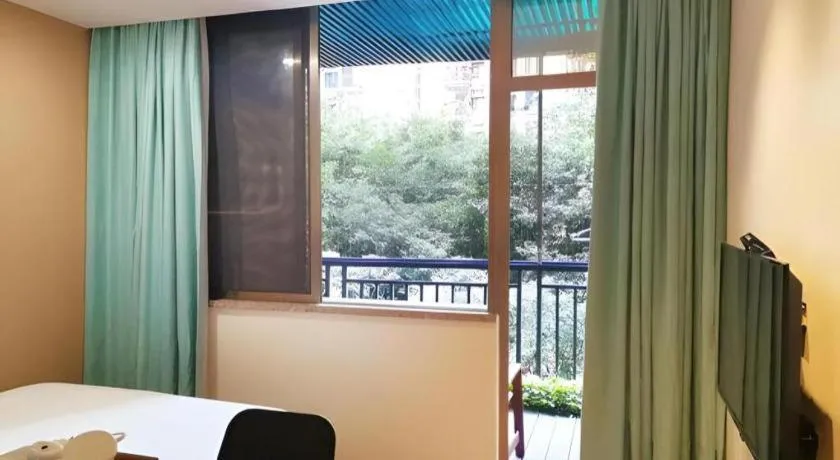 Bed in Leisurely Hotel Shenzhen