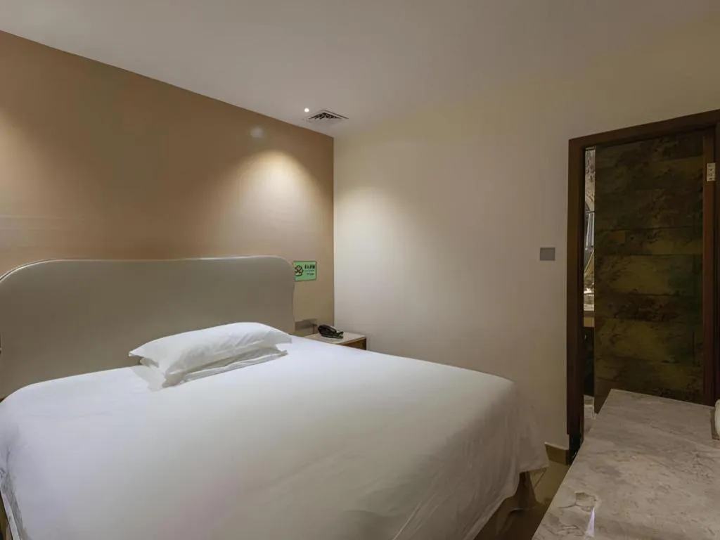 Bed in Leisurely Hotel Shenzhen