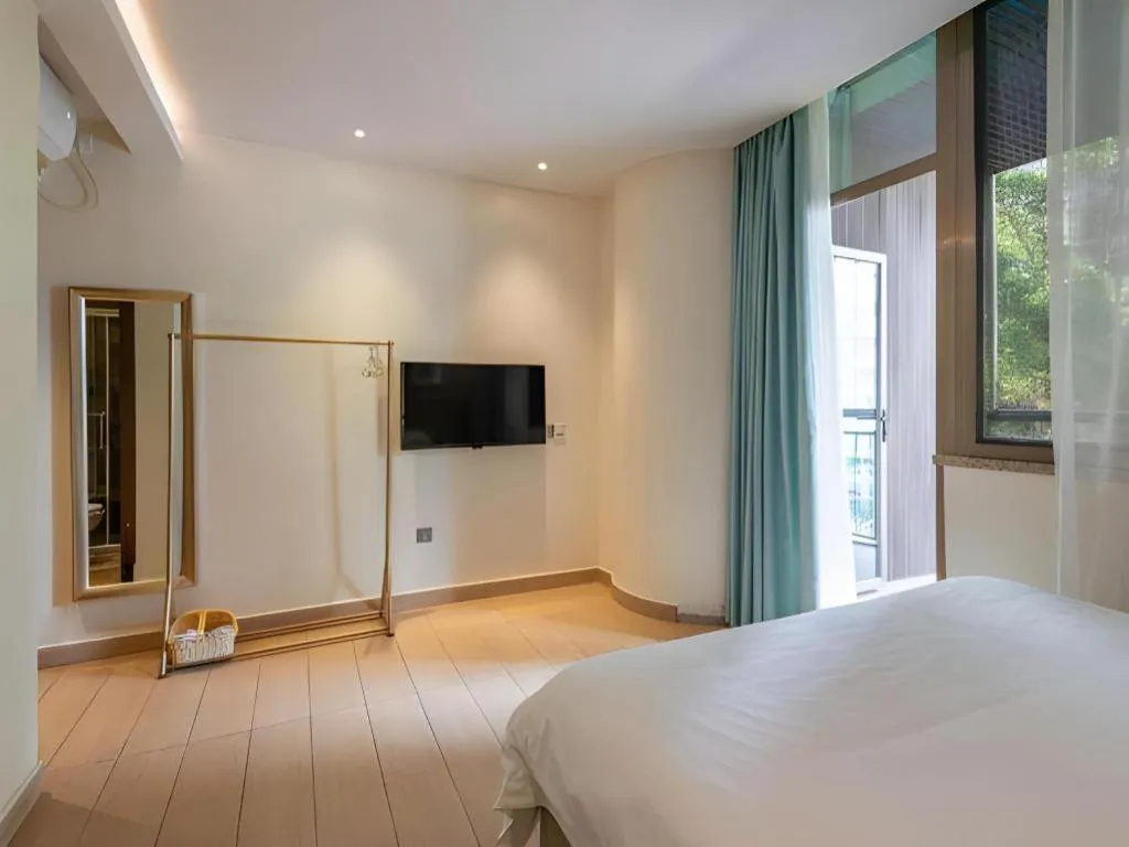 Bed in Leisurely Hotel Shenzhen