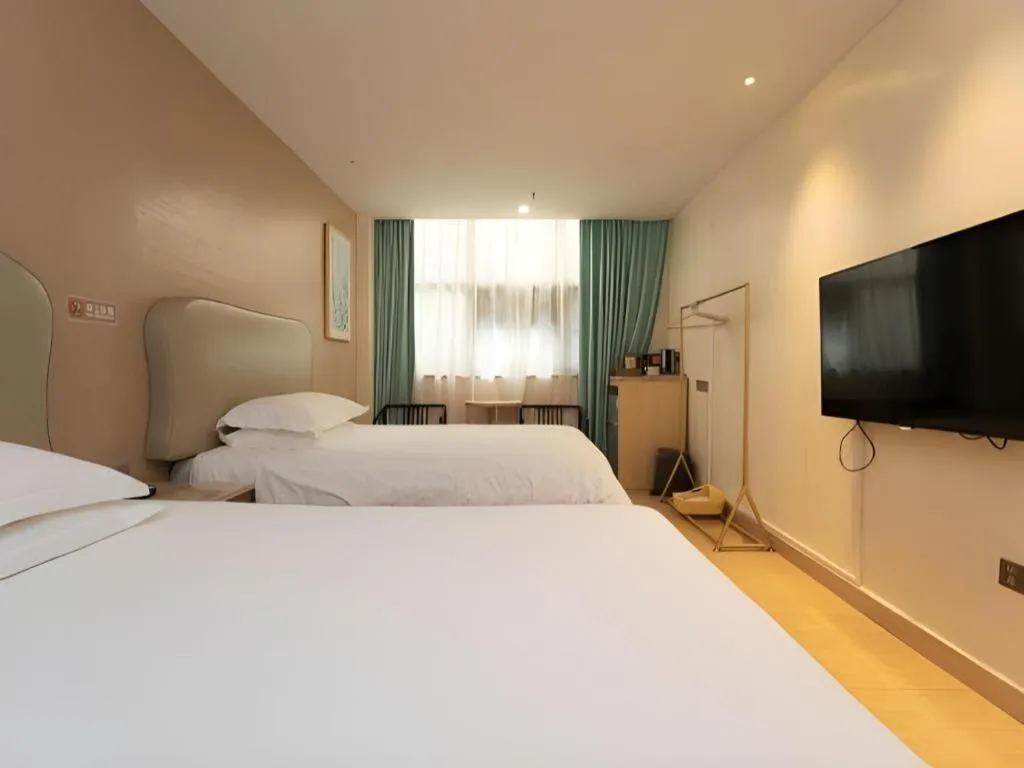 Bed in Leisurely Hotel Shenzhen