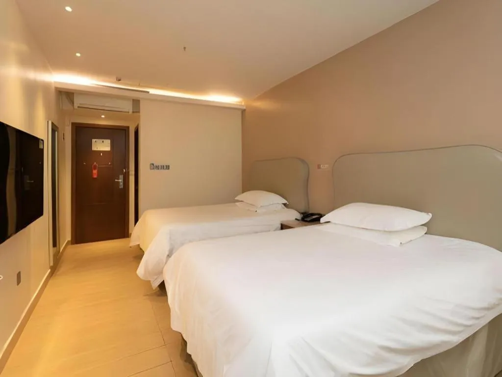 Bed in Leisurely Hotel Shenzhen