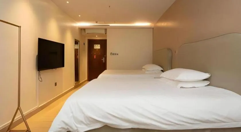 Bed in Leisurely Hotel Shenzhen