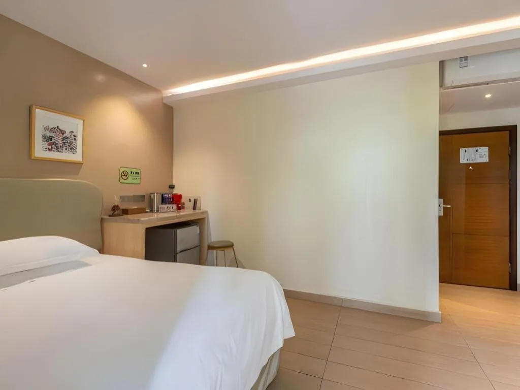 Bed in Leisurely Hotel Shenzhen