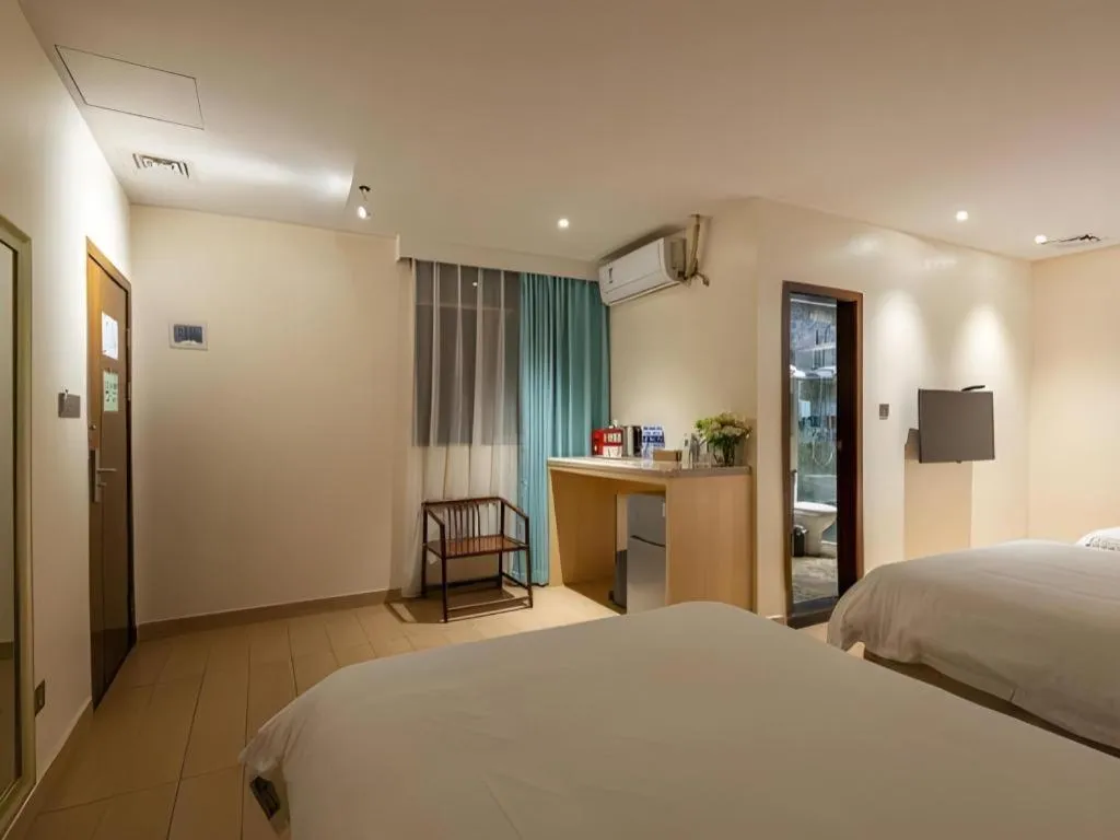 Bed in Leisurely Hotel Shenzhen