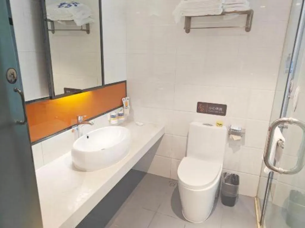 7Days Premium Yichang Railway Station East