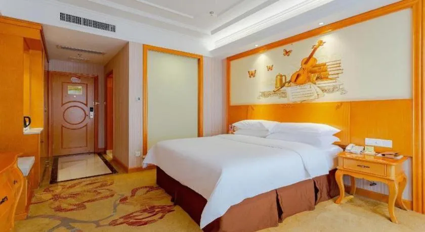 Bed in Vienna International Hotel Kunming Guangfu Road Aegean Shopping Center