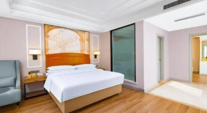 Bed in Vienna International Hotel Kunming Guangfu Road Aegean Shopping Center