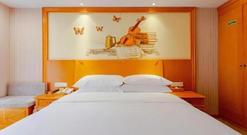 Bed in Vienna International Hotel Kunming Guangfu Road Aegean Shopping Center