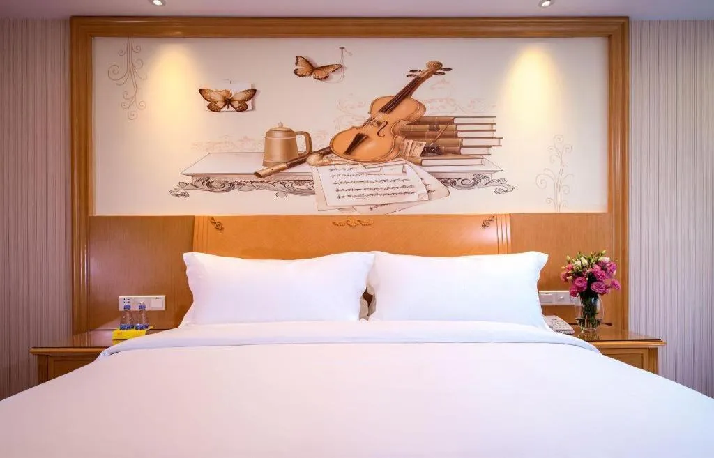 Bed in Vienna International Hotel Kunming Guangfu Road Aegean Shopping Center