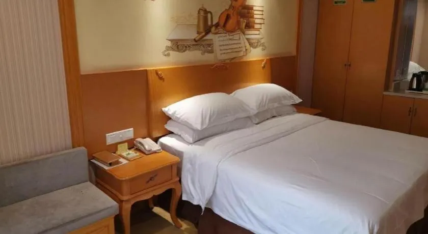 Bed in Vienna International Hotel Kunming Guangfu Road Aegean Shopping Center