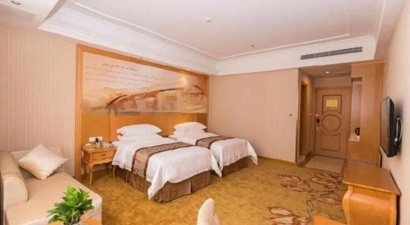 Bed in Vienna Hotel Guangzhou Airport Gaosu Pingsha