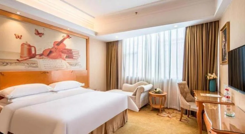 Bed in Vienna Hotel Guangzhou Airport Gaosu Pingsha