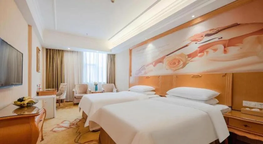 Bed in Vienna Hotel Guangzhou Airport Gaosu Pingsha