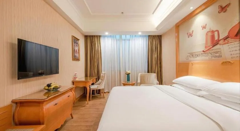 Bed in Vienna Hotel Guangzhou Airport Gaosu Pingsha