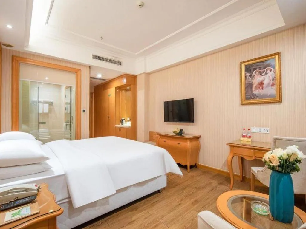 Bed in Vienna Hotel Guangzhou Airport Gaosu Pingsha