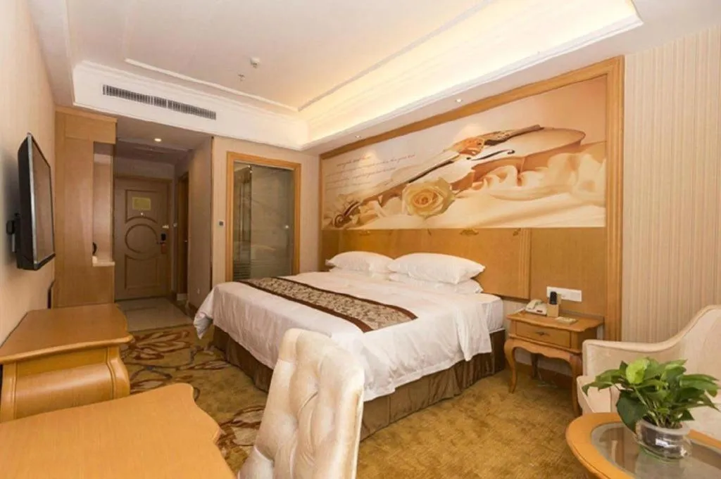 Bed in Vienna Hotel Guangzhou Airport Gaosu Pingsha
