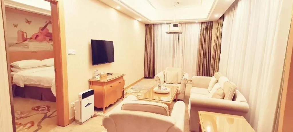 Bed in Vienna Hotel Guangzhou Airport Gaosu Pingsha