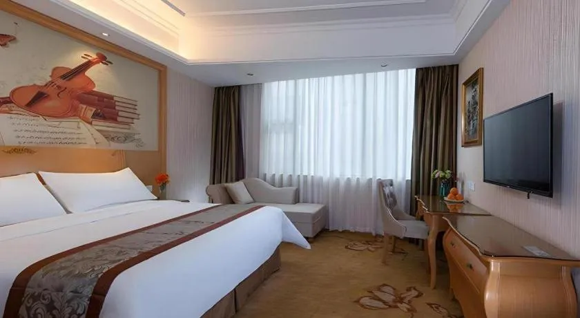 Bed in Vienna Hotel Guangzhou Airport Gaosu Pingsha