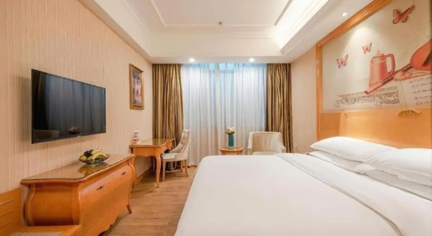 Bed in Vienna Hotel Guangzhou Airport Gaosu Pingsha