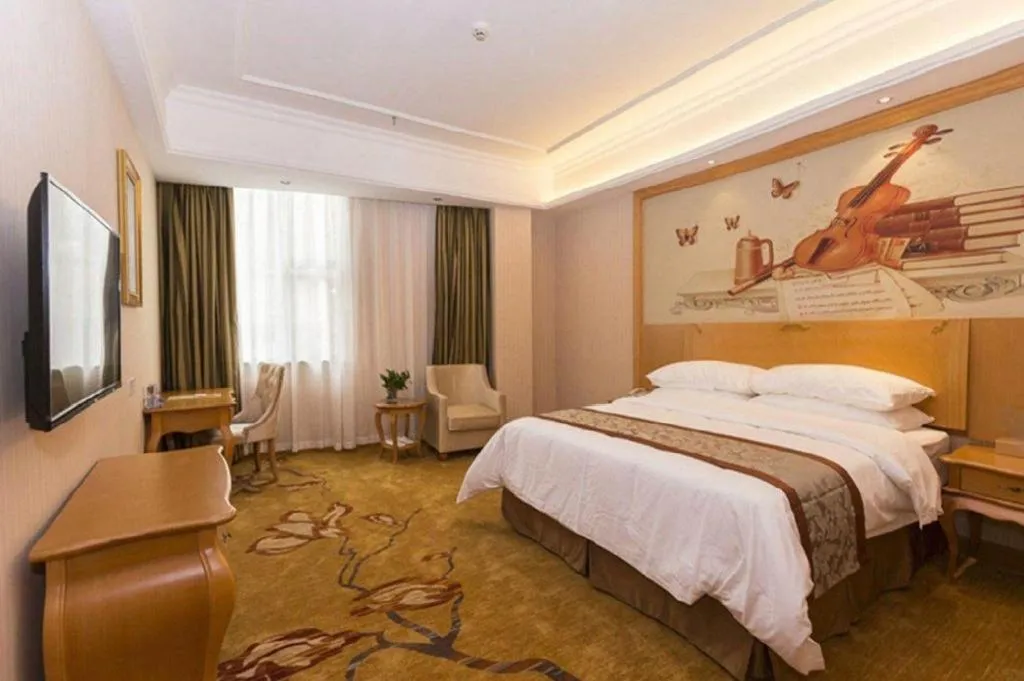 Bed in Vienna Hotel Guangzhou Airport Gaosu Pingsha