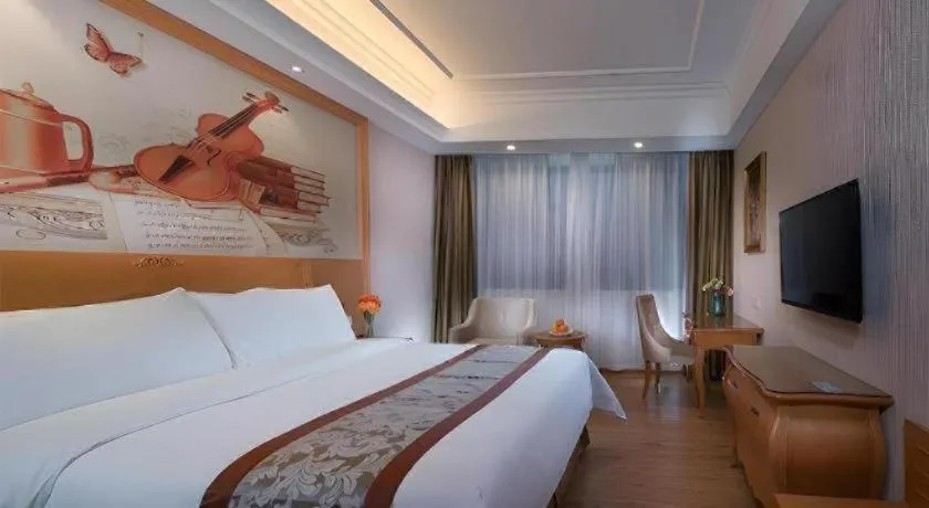 Bed in Vienna Hotel Guangzhou Airport Gaosu Pingsha