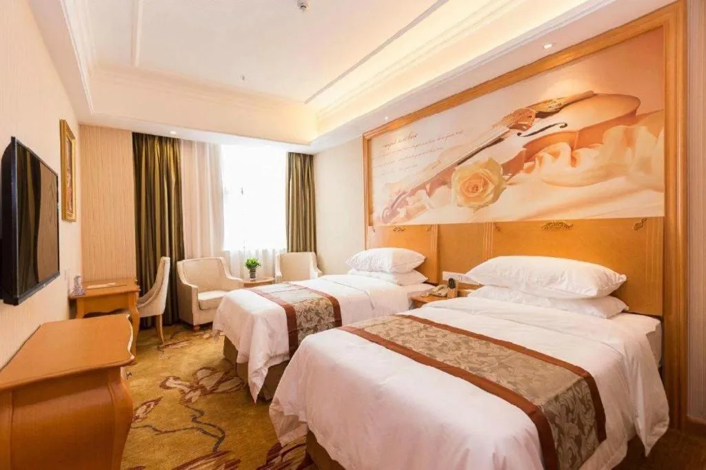 Bed in Vienna Hotel Guangzhou Airport Gaosu Pingsha