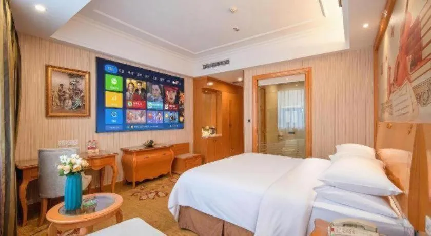Bed in Vienna Hotel Guangzhou Airport Gaosu Pingsha