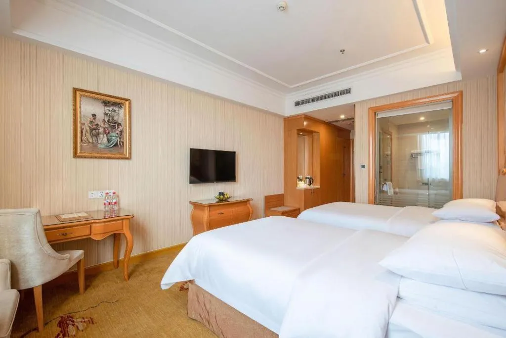 Bed in Vienna Hotel Guangzhou Airport Gaosu Pingsha