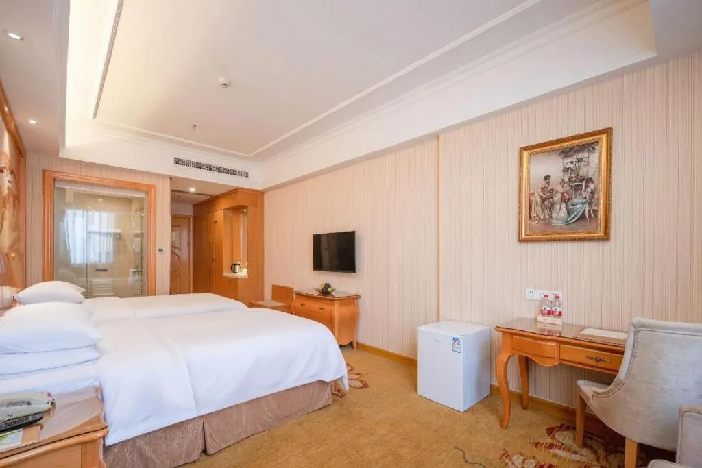 Bed in Vienna Hotel Guangzhou Airport Gaosu Pingsha