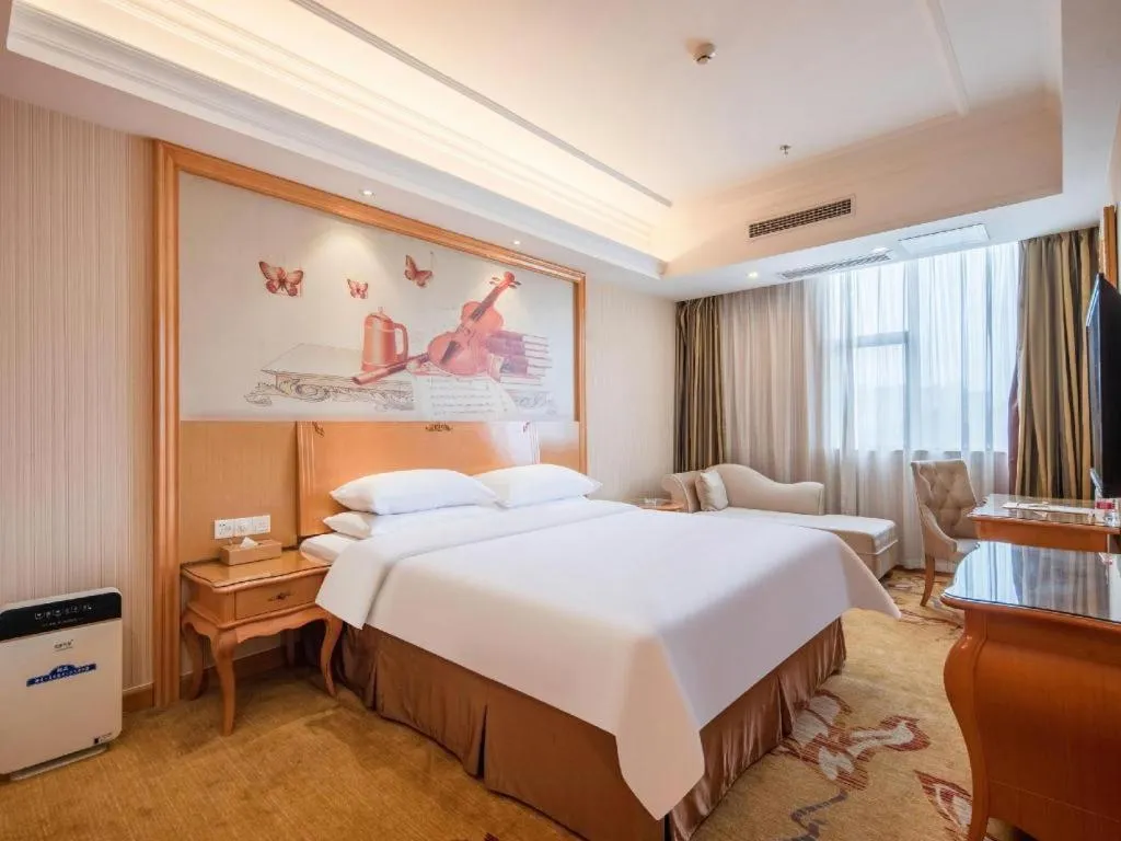 Bed in Vienna Hotel Guangzhou Airport Gaosu Pingsha