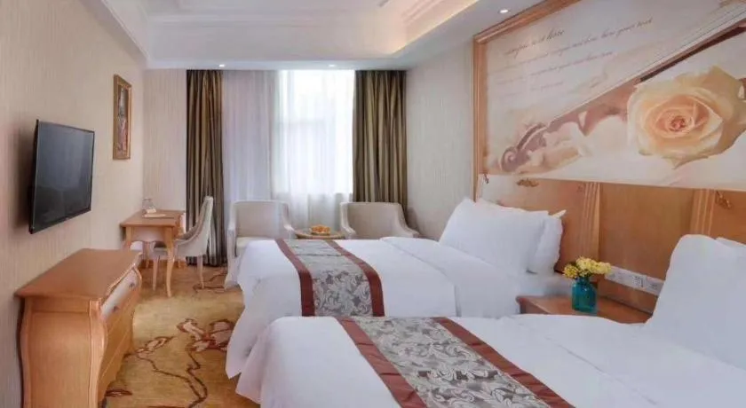Bed in Vienna Hotel Guangzhou Airport Gaosu Pingsha