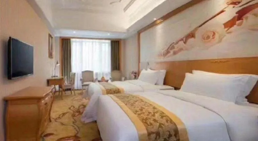Bed in Vienna Hotel Guangzhou Airport Gaosu Pingsha