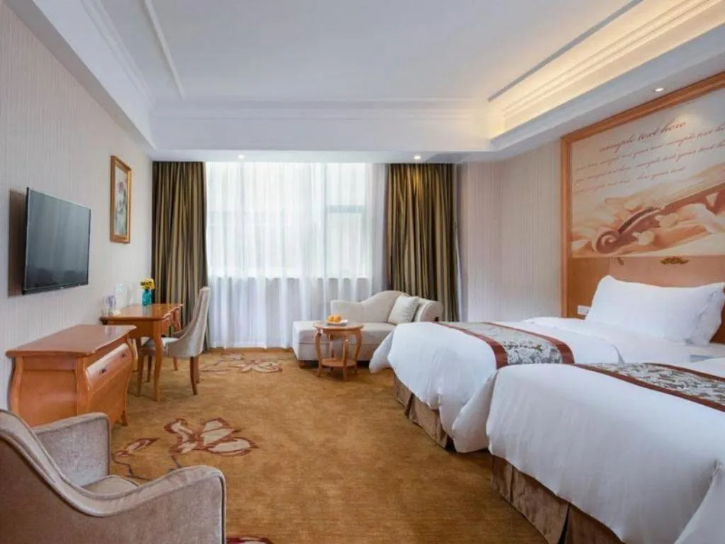 Bed in Vienna Hotel Guangzhou Airport Gaosu Pingsha