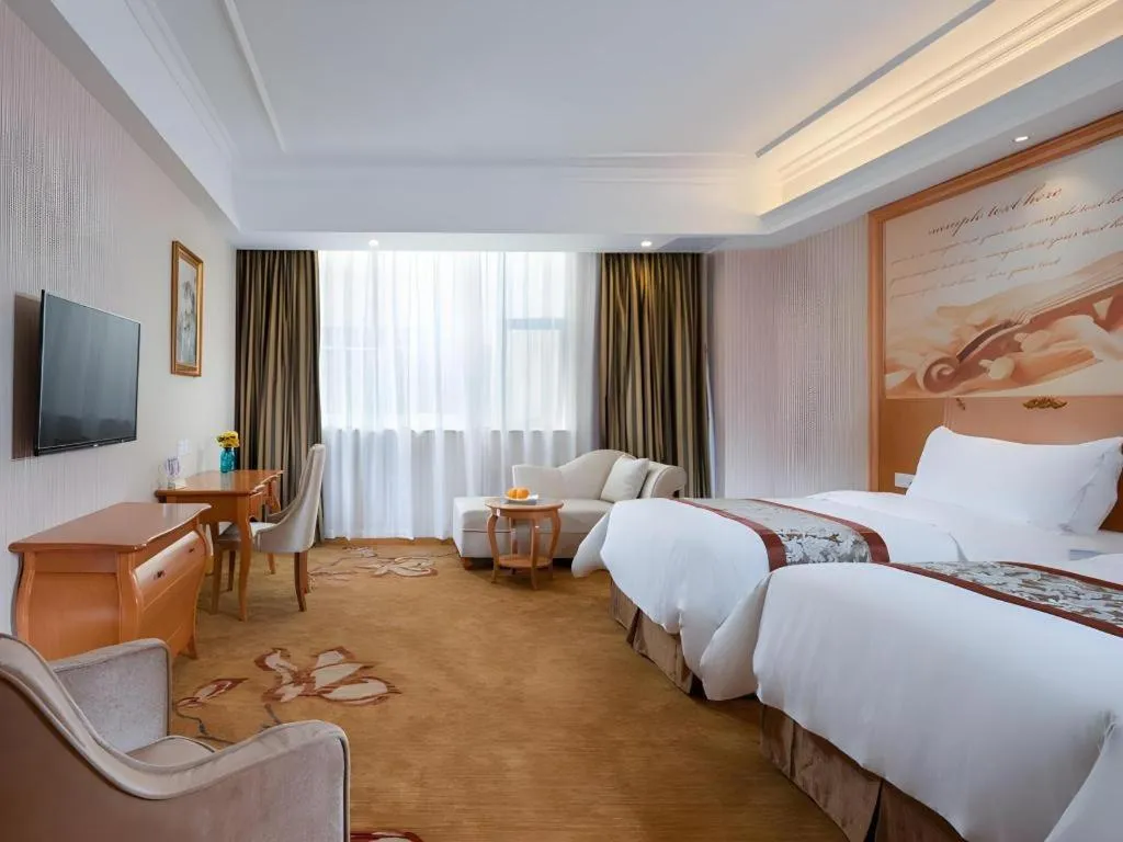 Bed in Vienna Hotel Guangzhou Airport Gaosu Pingsha