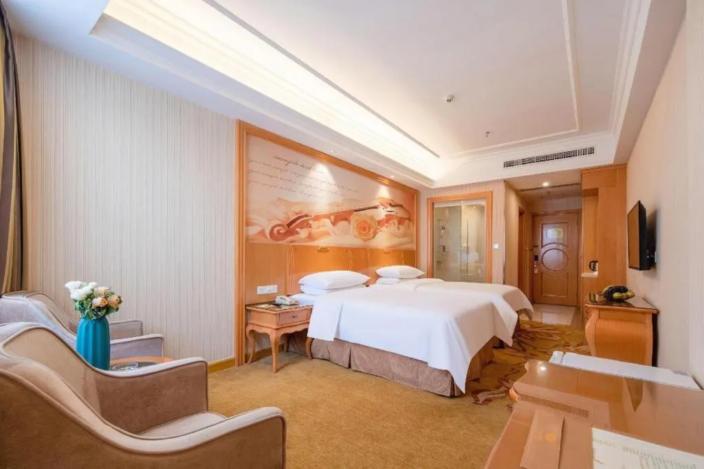 Bed in Vienna Hotel Guangzhou Airport Gaosu Pingsha