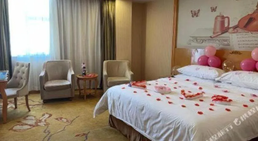 Bed in Vienna Hotel Guangzhou Airport Gaosu Pingsha