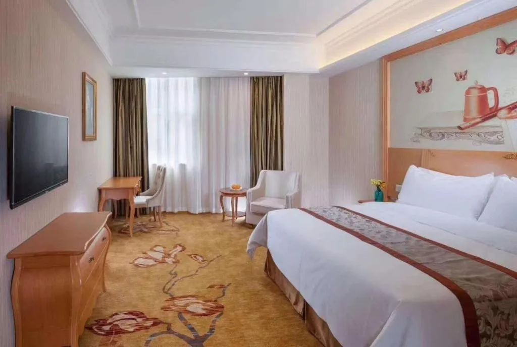 Bed in Vienna Hotel Guangzhou Airport Gaosu Pingsha