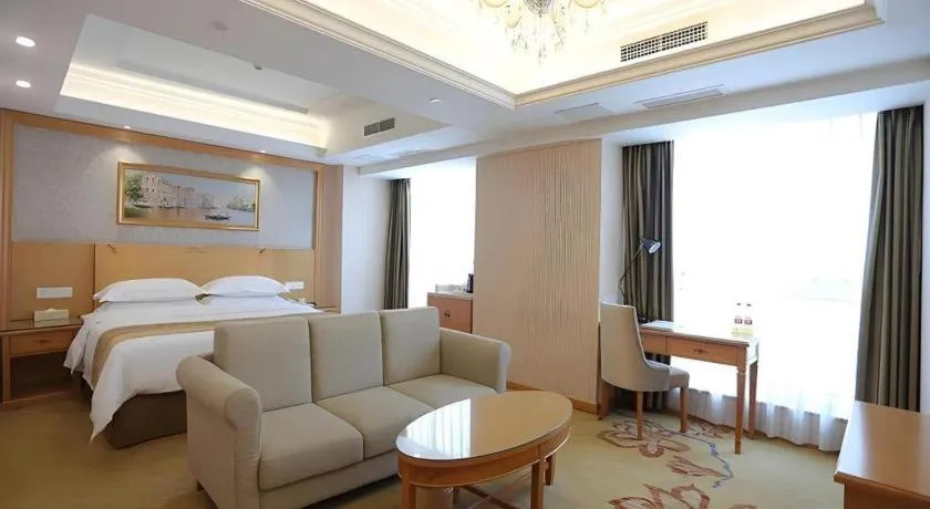 Bed in Vienna Hotel Chengdu Chunxi Road Lijiatuo Metro Station