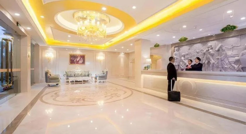 Vienna Hotel Chengdu Chunxi Road Lijiatuo Metro Station