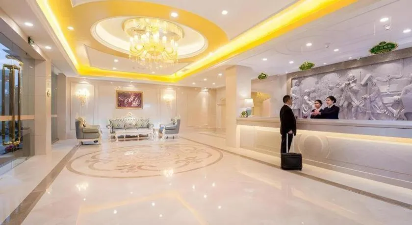 Vienna Hotel Chengdu Chunxi Road Lijiatuo Metro Station