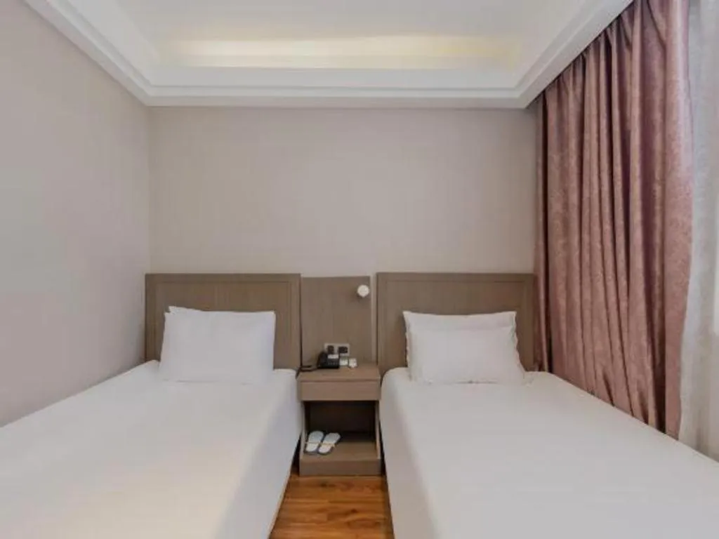 Bed in Yitel Shanghai Hongqiao Railway Station National Convention and Exhibition Center