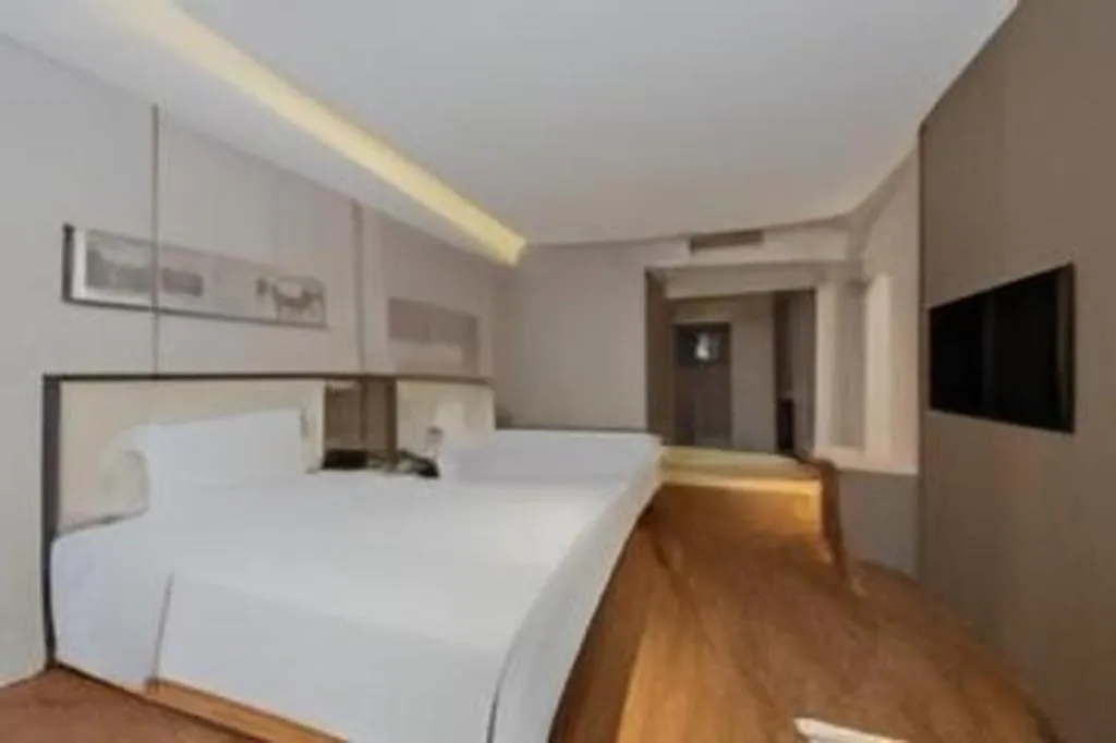 Bed in Yitel Shanghai Hongqiao Railway Station National Convention and Exhibition Center