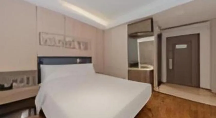 Bed in Yitel Shanghai Hongqiao Railway Station National Convention and Exhibition Center