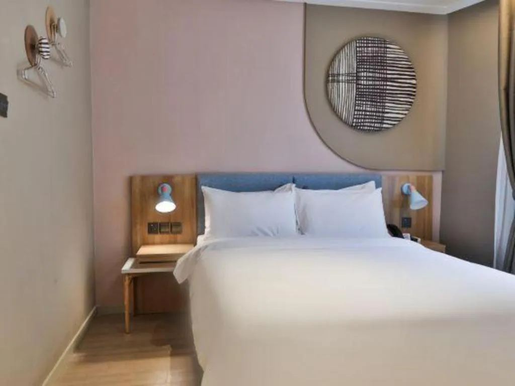 Bed in Home Inn Neo Leshan Central Food Street