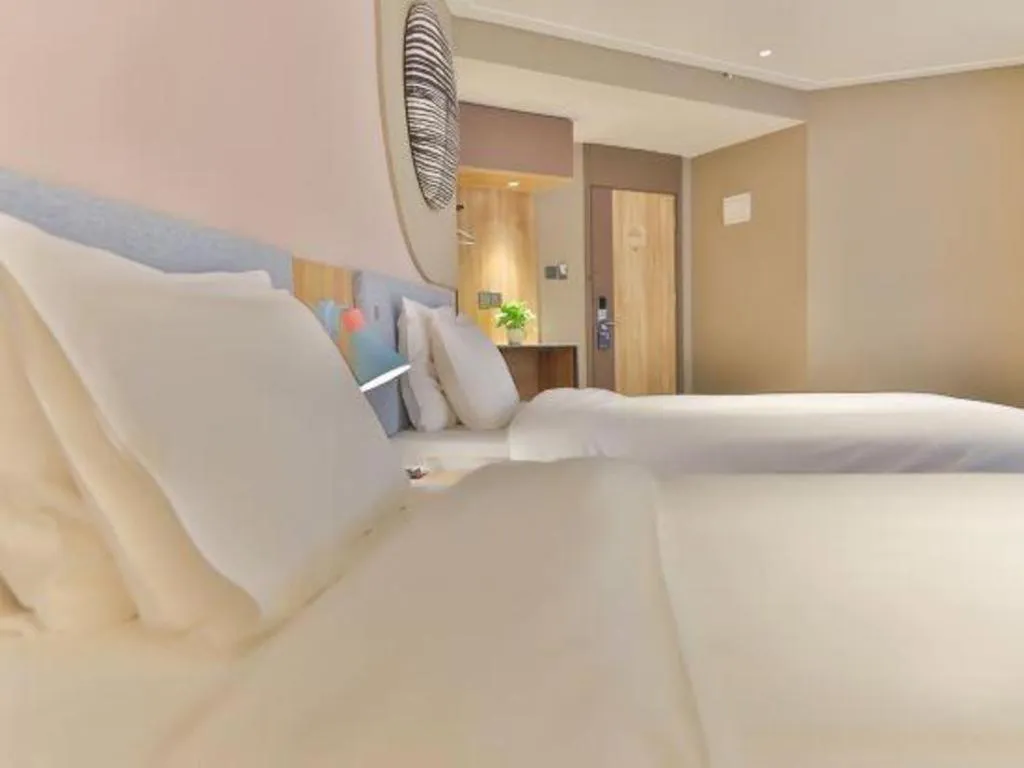 Bed in Home Inn Neo Leshan Central Food Street