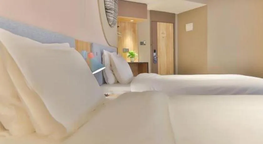 Bed in Home Inn Neo Leshan Central Food Street