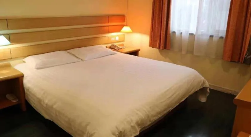 Bed in Home Inn Neo Leshan Central Food Street